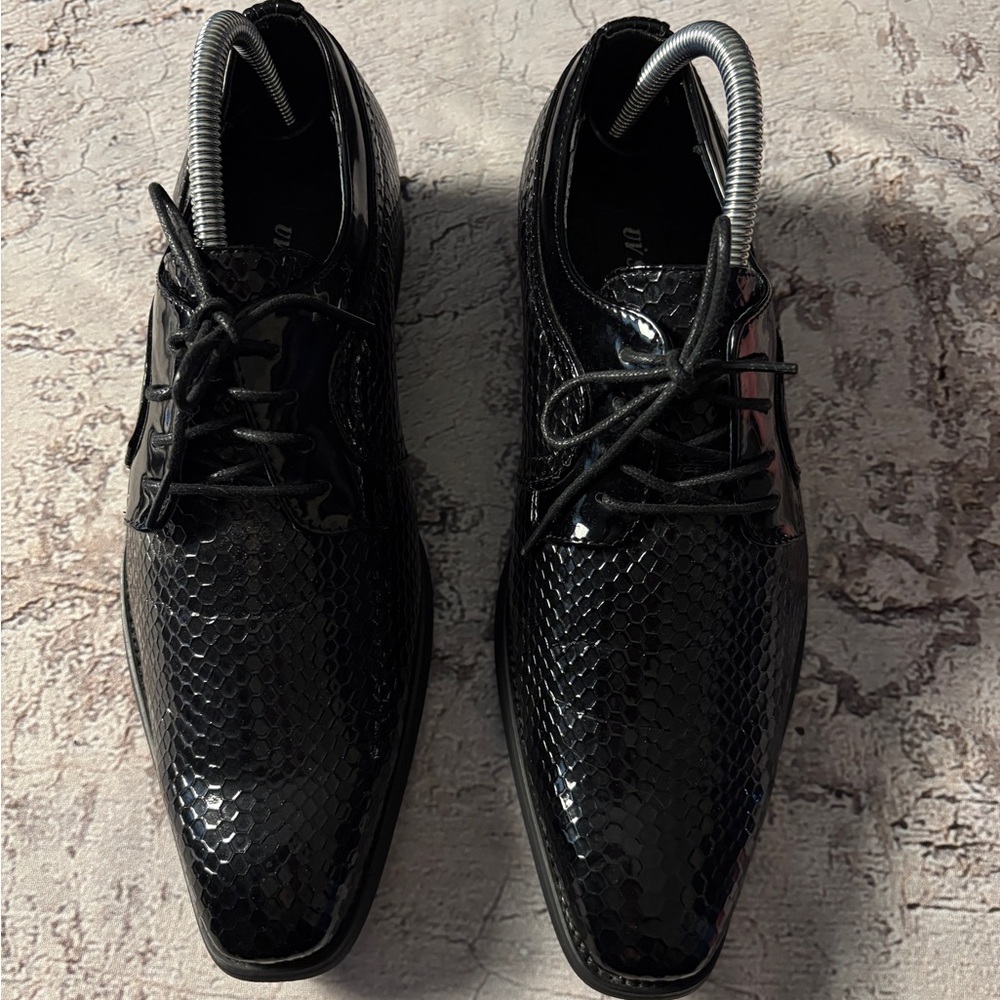 UV Signature Men’s Black Dress Shoes, Size 8.5